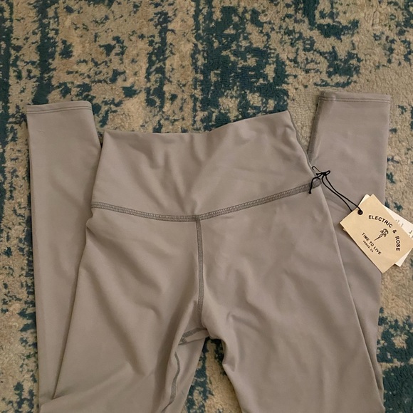 ELECTRIC & ROSE LEGGINGS - Picture 2 of 5